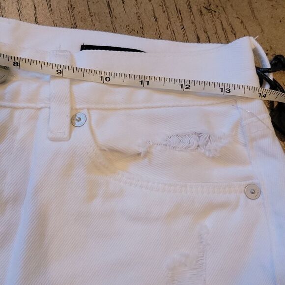 BLANK NYC size 26 white jean shorts NWT - Picture 8 of 9